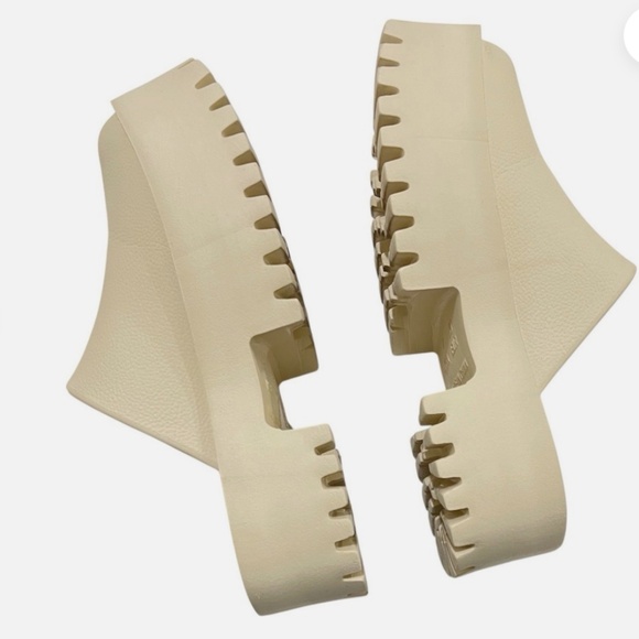 Jeffrey Campbell Lugged Sole Clog - Sea Salt - Picture 2 of 4